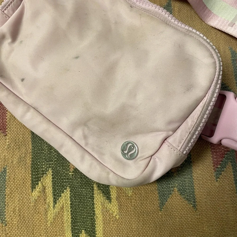 Lululemon Everywhere Belt Bag Womens Small Pink Nylon Fanny Pack Logo Strap